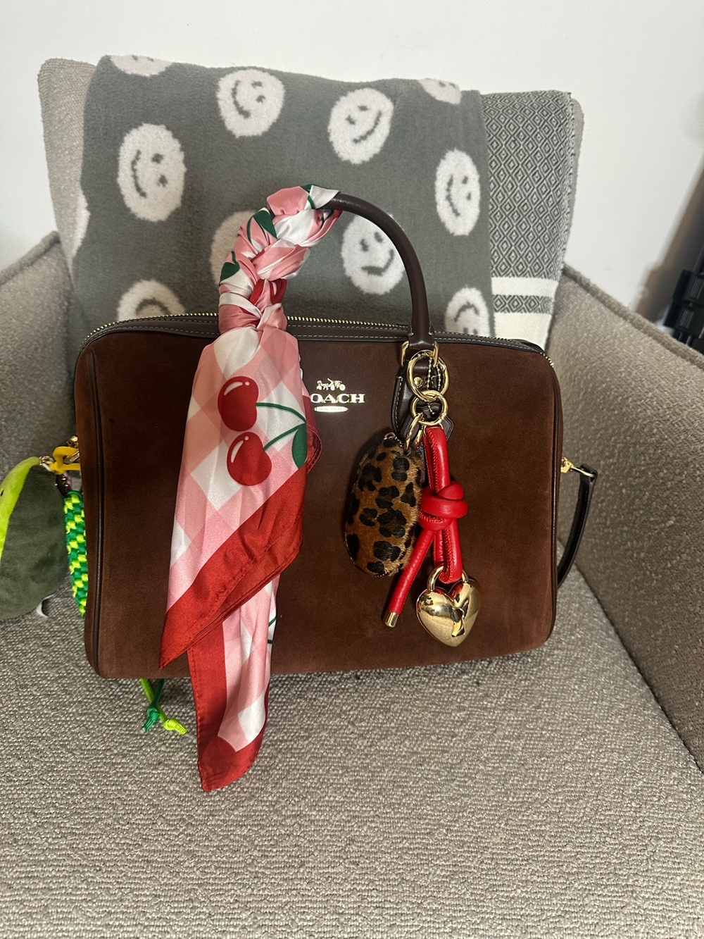 Coach Large Rowan chocolate suede - Picture 1 of 7